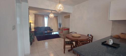 Spacious 2 bedroom apartment, Peyia (photo 5)