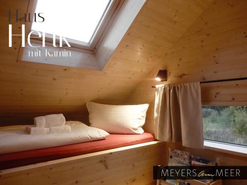 Schickes Holzchalet "HENK" - mit Kamin - Ostsee Strand 500m - 4 Personen - by "Meyers am Meer"