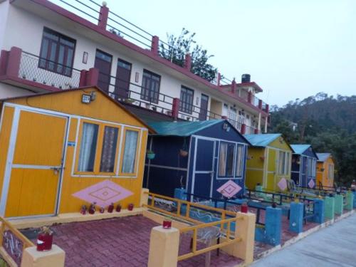 Himvadi Resorts Kausani