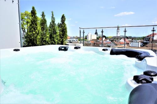 Hot tub, Panorama Penthouse Apartment Whirlpool fur 6 Personen in Frankenthal (Pfalz)