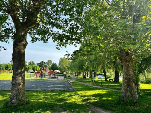 Les Cabanes du Lac gîte à louer Vandré
