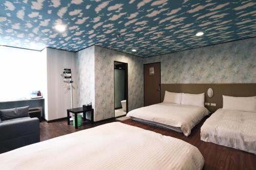 room detail thumbnail 1