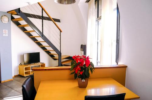 Shared lounge/TV area, Rosario Suites in Del Abasto