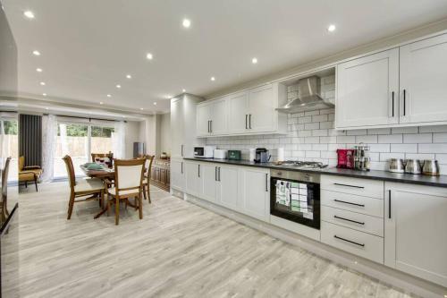 Luxurious quiet 5-bedroom house. in Lee Chapel North