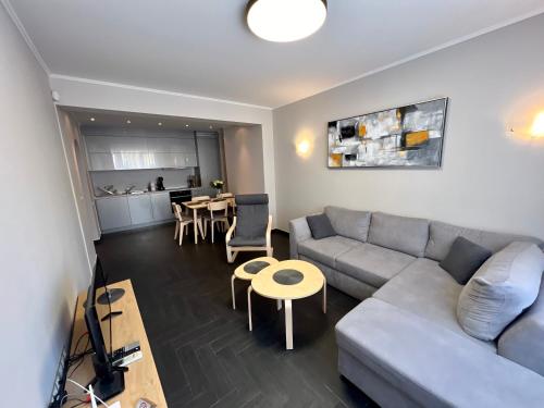 EXCELLENT LOCATION ! General Gurko apartment - Tap to explore photos