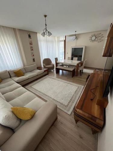 Luxury Apartment In The Center 7 Min Walking Distance to Metrobus