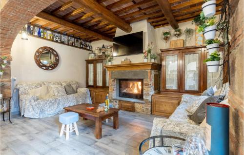  Stunning Home In Capannori With Jacuzzi in Capannori