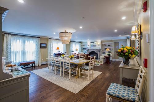 ห้องส่วนกลางสำหรับนั่งเล่น/ดูทีวี, Saybrook Point Resort & Marina in โอลด์ เซย์บรูค (CT)