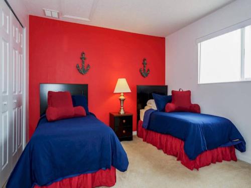 Viola Large 5BR Pool Home in Gated Resort in Davenport, USA
