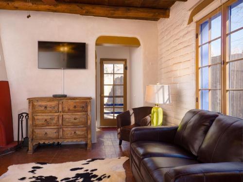 Besos - Walk to the Plaza, Kiva Fireplace