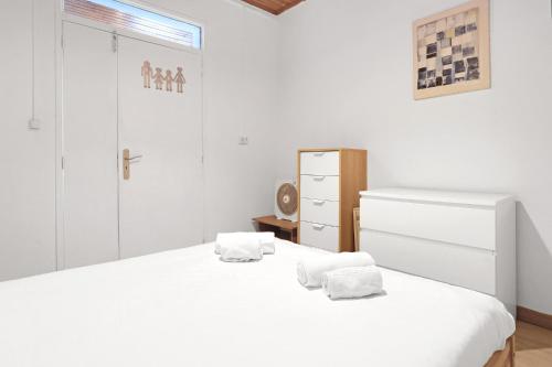 Group-Friendly Apt in the Heart of Bairro Alto - image 9