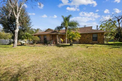 TRANQUILITY! PRIVATE Gated Estate! Boats, RVs OK! Has Separate Apt, Fishing, Hiking, LOW Rates! in Kissimmee, USA