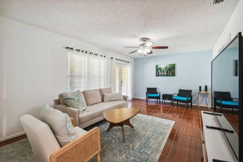 TRANQUILITY! PRIVATE Gated Estate! Boats, RVs OK! Has Separate Apt, Fishing, Hiking, LOW Rates! in Kissimmee, USA