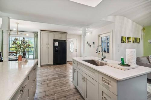 TRANQUILITY! PRIVATE Gated Estate! Boats, RVs OK! Has Separate Apt, Fishing, Hiking, LOW Rates! in Poinciana