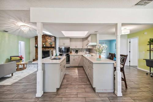 TRANQUILITY! PRIVATE Gated Estate! Boats, RVs OK! Has Separate Apt, Fishing, Hiking, LOW Rates! in Poinciana