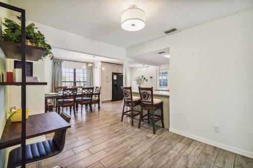 TRANQUILITY! PRIVATE Gated Estate! Boats, RVs OK! Has Separate Apt, Fishing, Hiking, LOW Rates! in Poinciana