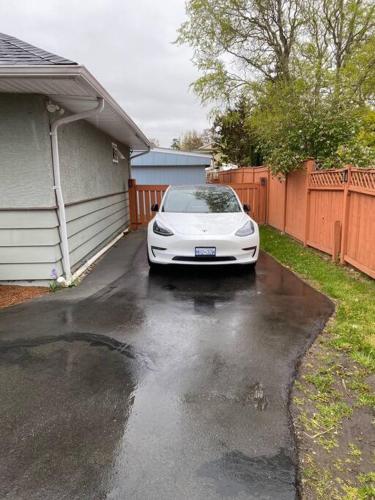 Adorable 2-bedroom guesthouse with free parking in Victoria, Canada