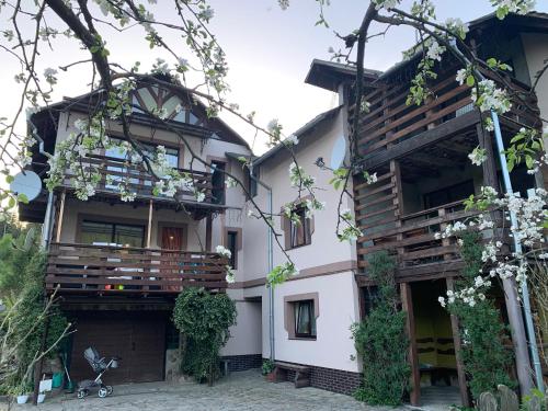 Sadyba Lesivykh in Slavs'ke