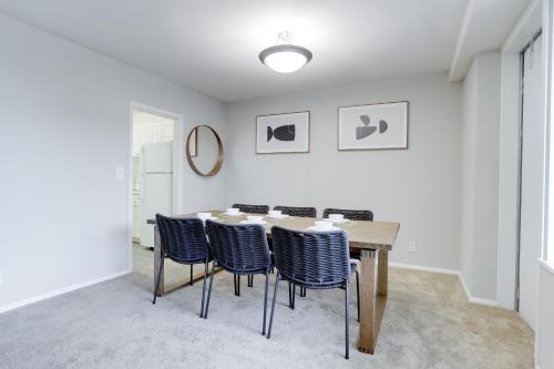Beautiful 2 BR Apt At Crystal City With Gym in Arlington, USA