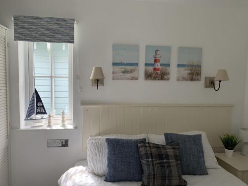 Mariners, The Bay, 2 bedrooms with ensuites, parking nearby, 1 medium or 2 small dogs welcome, Filey (photo 7)