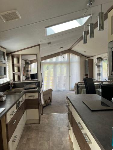 Maneight Luxury Lodge with hot tub in Камнок