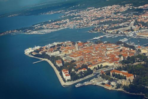 New Family Apartments with private parking near Zadar