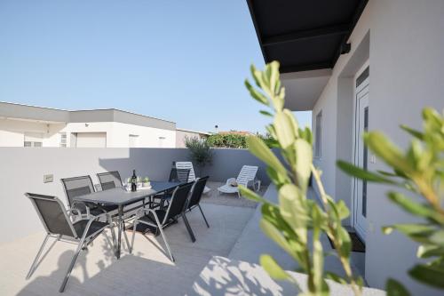 New Family Apartments with private parking near Zadar