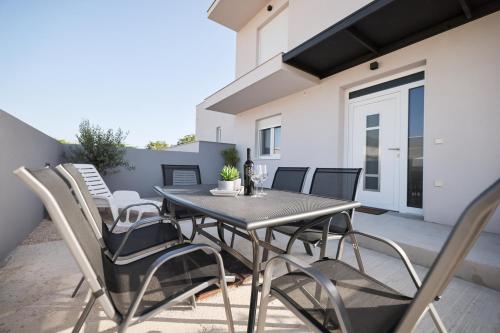 New Family Apartments with private parking near Zadar