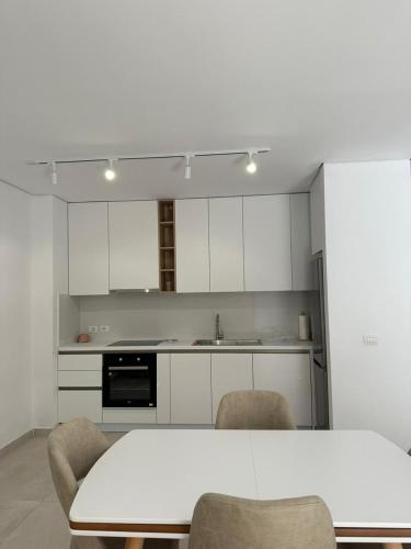Konyha, EME APARTMENTS - Kompleksi San Pietro, Gjiri i Lalzit in Plazhi San Pietro