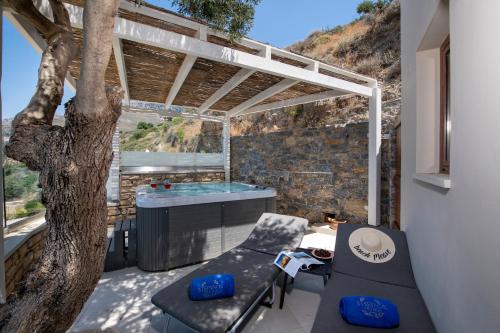 Facilities, Stefanos Village Hotel in Foinikas