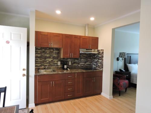 ห้องครัว, Almo Court Motel in เครนบรูก (BC)