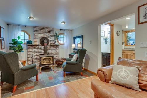 Huguenot Retreat with Screened Porch and Lake Access! in Glen Spey, USA