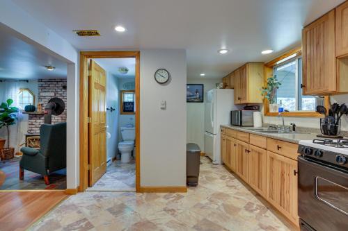 Huguenot Retreat with Screened Porch and Lake Access! in Glen Spey, USA
