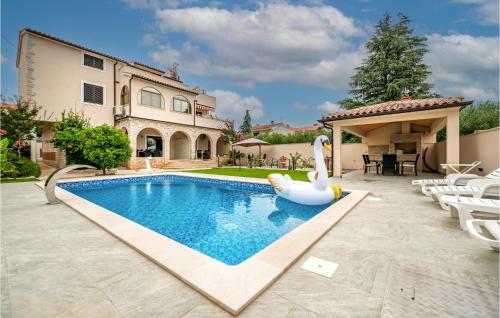2 Bedroom Lovely Apartment In Medulin
