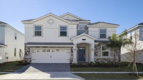 Beautiful Villa Close to Disney & Top Shopping - image 4