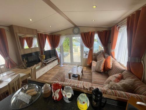 Lakeside Retreat 2 with hot tub, private fishing peg situated at Tattershall Lakes Country Park