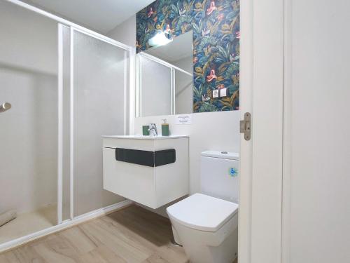 One-Bedroom Apartment image 8