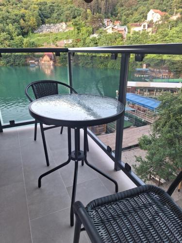Apartment Hara, luxury lakeside suite with exquisite view