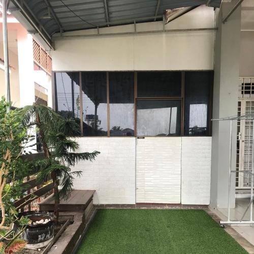 B&B Kuala Terengganu - SAHMURA ROOMSTAY 1 at GONG BADAK - Bed and Breakfast Kuala Terengganu