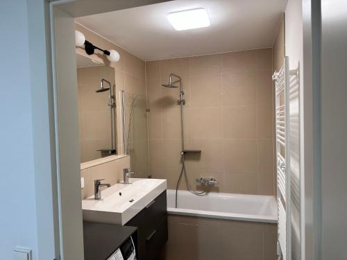  2-Zimmer Wohnung in Oberlaa mit privatem Tiefgaragen Platz in Wien