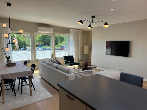 Luxury Modern Home near Gothenburg & 3 min t Beach