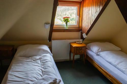 2 twin beds