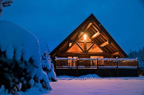 Revelstoke House Luxury Log House at Base of Resort