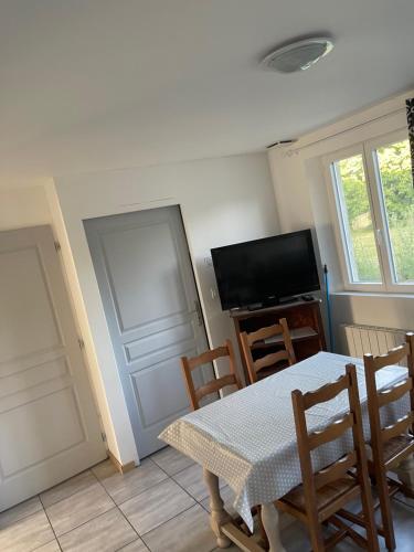 Petite maison avec 2 chambres in Bannegon