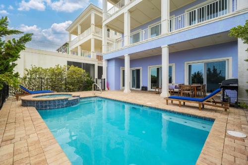 Sea Gem, 8 bedrooms, Sleeps 16, Cinnamon Beach , Private Pool, Elevator