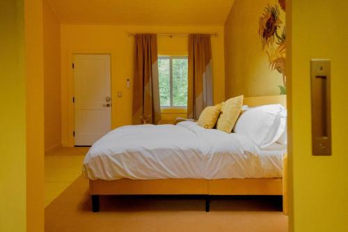 The Norsdale plus CMYK Motel on 10 acres in Phoenicia