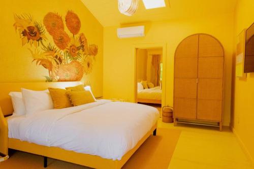 The Norsdale plus CMYK Motel on 10 acres in Phoenicia in Phoenicia, USA