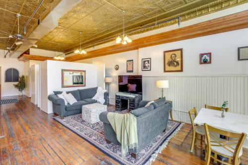 . Cozy Abode in Historic Yankton - Heart of the City