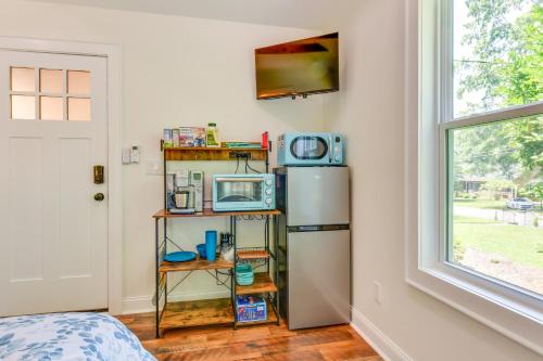 Charming Winston-Salem Studio on Miller Park! in Winston-Salem, USA