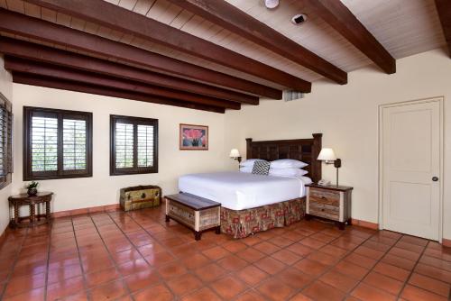 Lodge On The Desert - image 5